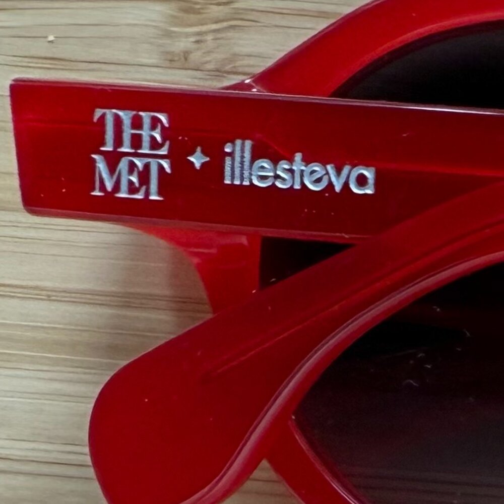 RARE RED MET x Illesteva Sunglasses - Picture 4 of 8
